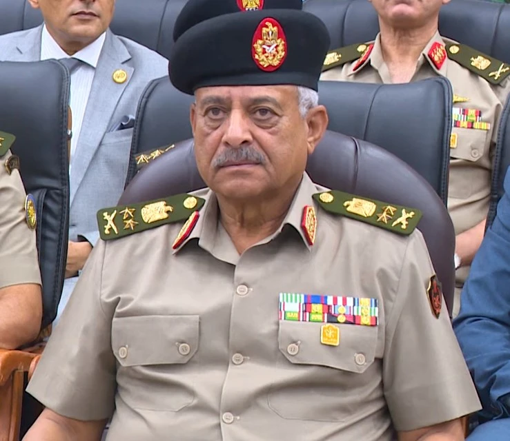 عبد المجيد صقر وزير الدفاع المصري: قائد مستقل أم ظل للسيسي